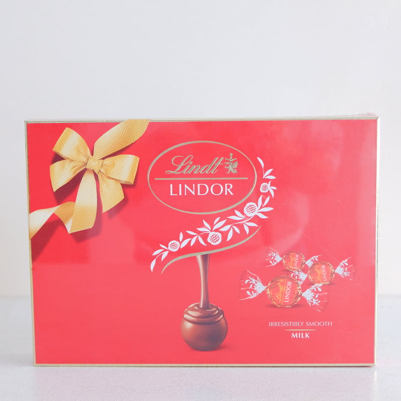 Red Lindt Lindor Milk Chocolate 225gms