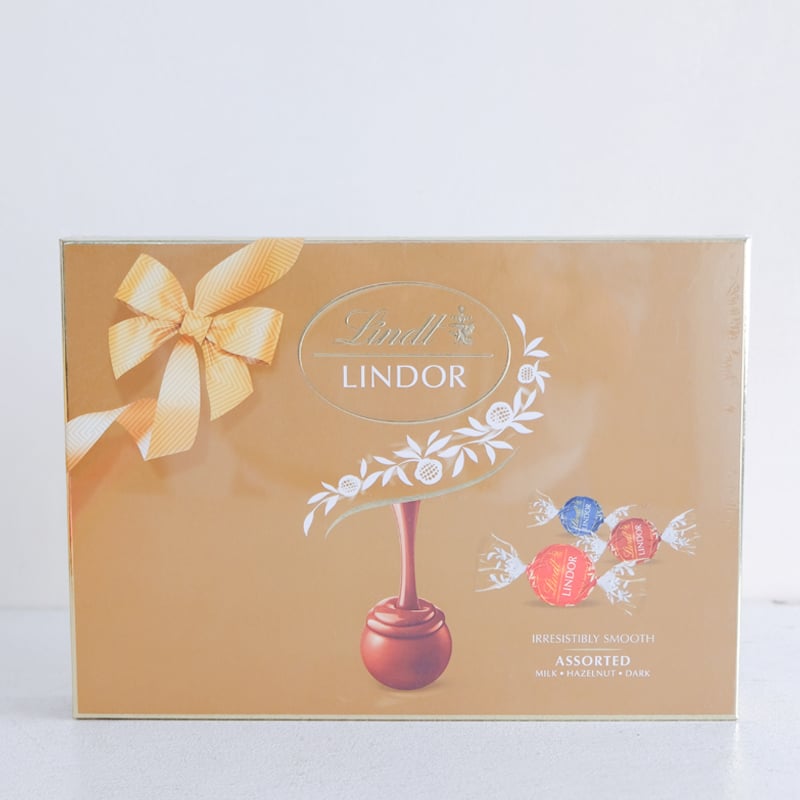 Gold Lindt Lindor Chocolate 225grams