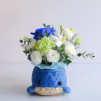 Ocean Bloom (Blue Ecuadorian Rose Arrangement)