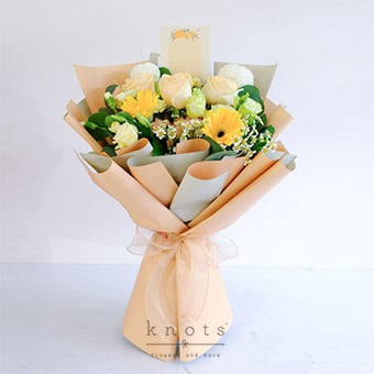 Marie Leo (Peach Roses & Yellow Gerbera Bouquet)