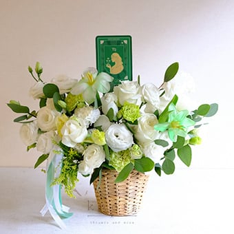Ivory Garden (Virgo Flower Arrangement)