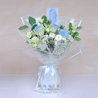 Selene Cancer (3 White Ecuadorian Roses Bouquet)