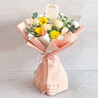 Marie Leo (Peach Roses & Yellow Gerbera Bouquet)
