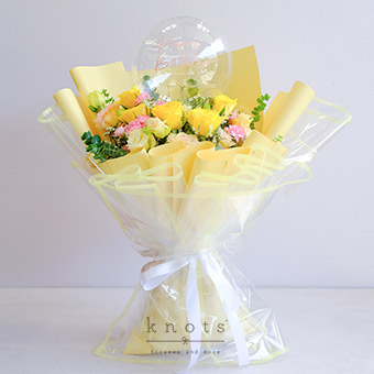 Yellow Pop (Yellow Roses With Balloon Birthday Bouquet)