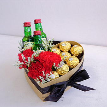 Paradise Box (Flowers with liquor & Chocolates)