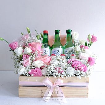 Pink Ecuadorian Roses with Gifts