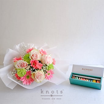 Blishful Delish (Pink Roses, Gerberas & Macarons Gift Set)