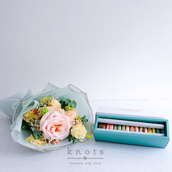 Soft Touches (Peach Ecuadorian Rose Bouquet with Macarons)