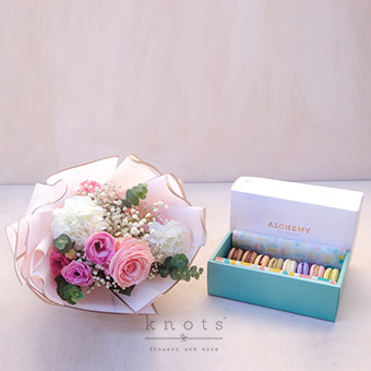 Colorful Blossom (Pink Ecuadorian Rose Bouquet w/ Macarons)