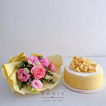 Honeyed Hues (Two-toned Pink Rose Bouquet with Cake)