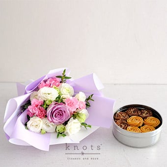 Sugared Petals (Purple Rose Bouquet with Cupcakes)