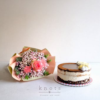 Dessert Dream (two-toned Pink Bouquet and Cake)