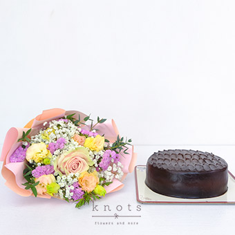Sweet Blush (Pink Ecuadorian Rose Bouquet and Cake)