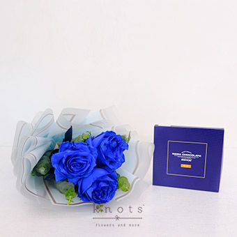 Calm Love (Blue Ecuadorian Rose Bouquet w/ Royce Chocolate)