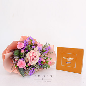 Sweet Connections (Pink Ecuadorian Rose w/ Royce Chocolate)