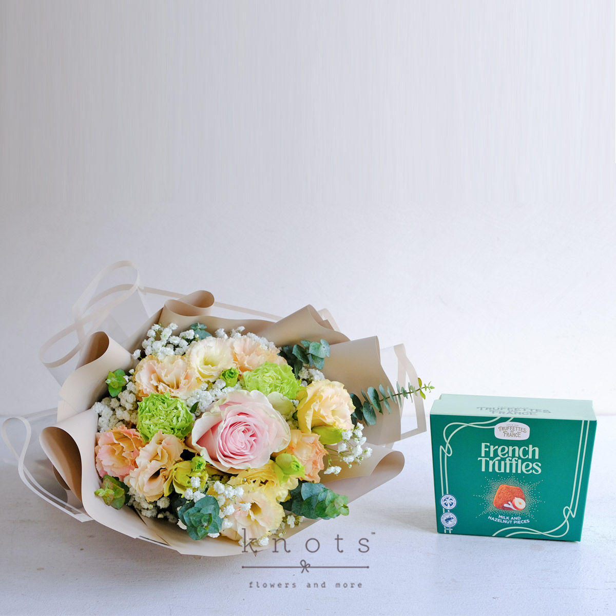 Fleur et Chocolat (Pink Ecuadorian Bouquet w/ Chocolates)