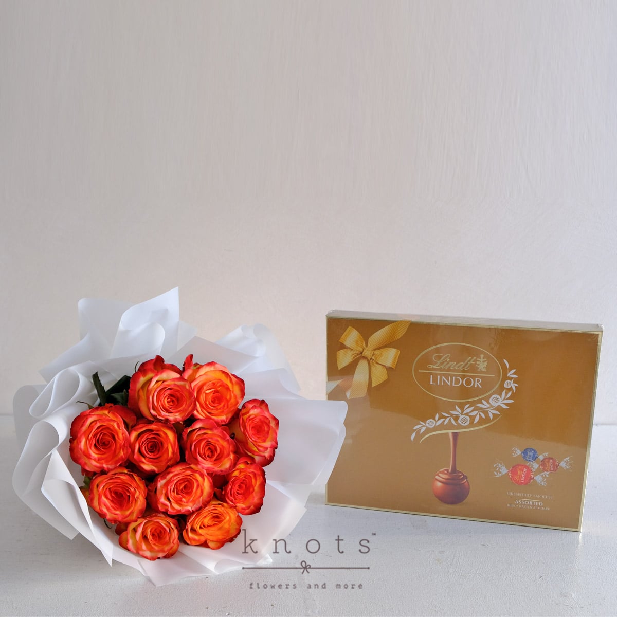 Honeyed Flame (Orange Ecuadorian Roses Bouquet with Chocolate)