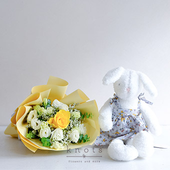 Hoppy Blooms (Yellow Rose Bouquet with Cuddly)