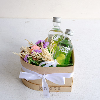 Drinks of the Day (Dried Flowers and Mini Liquor Gift Box)