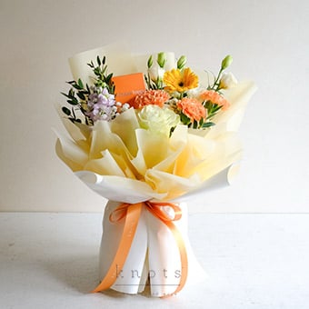 Peach Daydream (White Ecuadorian Rose Bouquet and Perfume)