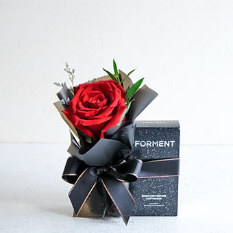 Fleur Noire (Mini Red Ecuadorian Rose Bouquet and Perfume)