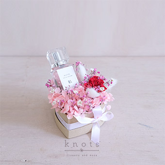 Tamed Passion (Preserved flowers and Perfume)
