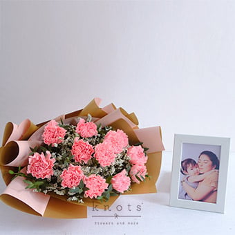 Blossom Keepsake (12 stalks Pink Carnation Bouquet and Photo Gift)