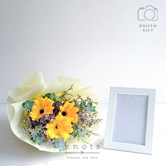 Begin with Smile (Gerbera Bouquet w/ Photo Gift)