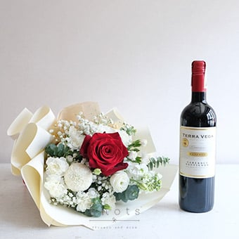Rosy Toast (Red Ecuadorian Rose and Wine)