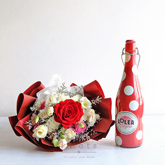 Love & Fizz (Red Ecuadorian Rose and Wine)