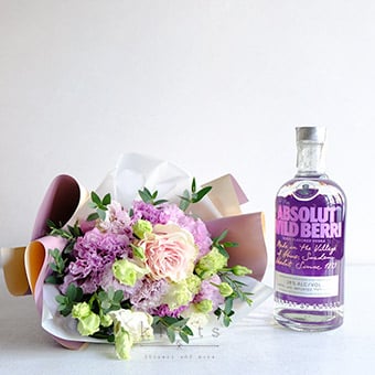 Lavender Pour (Pink Ecuadorian rose and Liquor)