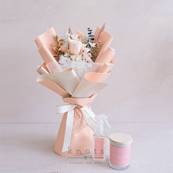 Peach Glow (Dried Bouquet with Candle and Scent)