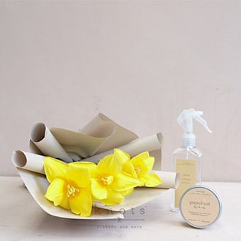 Serenity Scents (Tulip Bouquet with Candle and Scent)