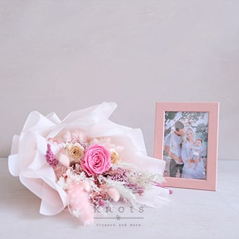 Capturing Hearts(Dried/ Preserved Photo and Photo Gift)