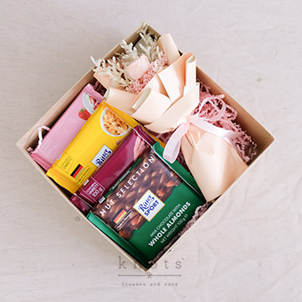 A Touch of Sweetness ( Flower and Chocolate)
