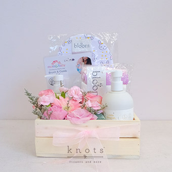 Sweet Little Pea (New Born Gift Hamper)