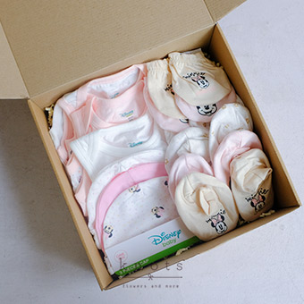 Little Chic (New Born Gift Box)