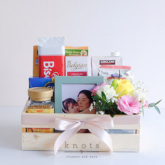 GH2520-Special-Moments-Gifts-and-Flower-Hamper_340