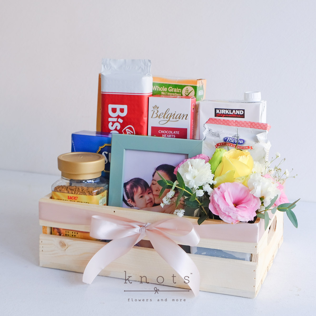 GH2520-Special-Moments-Gifts-and-Flower-HamperA_1200