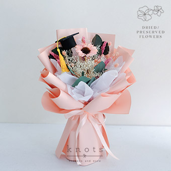 Cap & Tassel (Dried flower Bouquet)