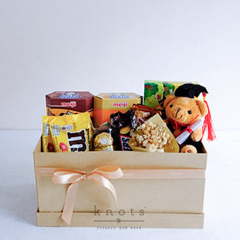 Sweet Celebration (Graduation Gift Box)
