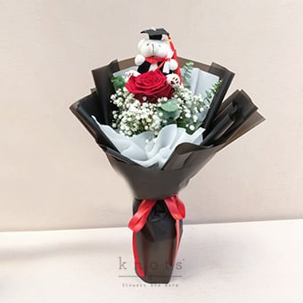Grand Achiever (Ecuadorian Rose Graduation Bouquet)