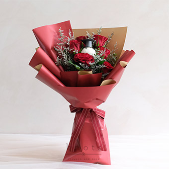 Red Ecuadorian Roses Graduation