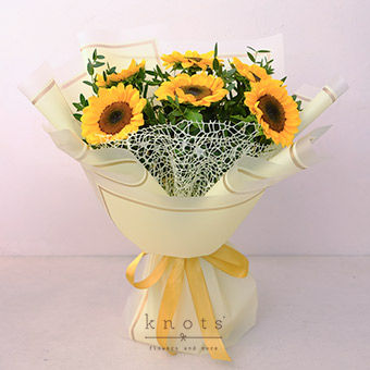 Charming Smiles (6 Sunflower Bouquet)