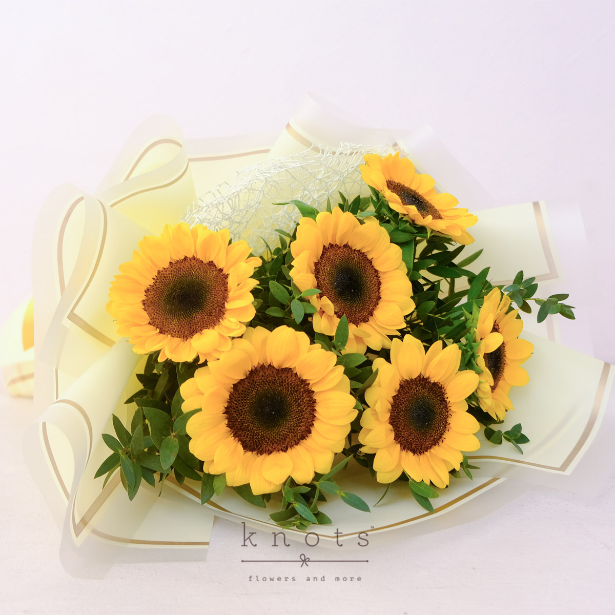 BQ20122_Charming-Smiles-6-Sunflower-Bouquet_A1200