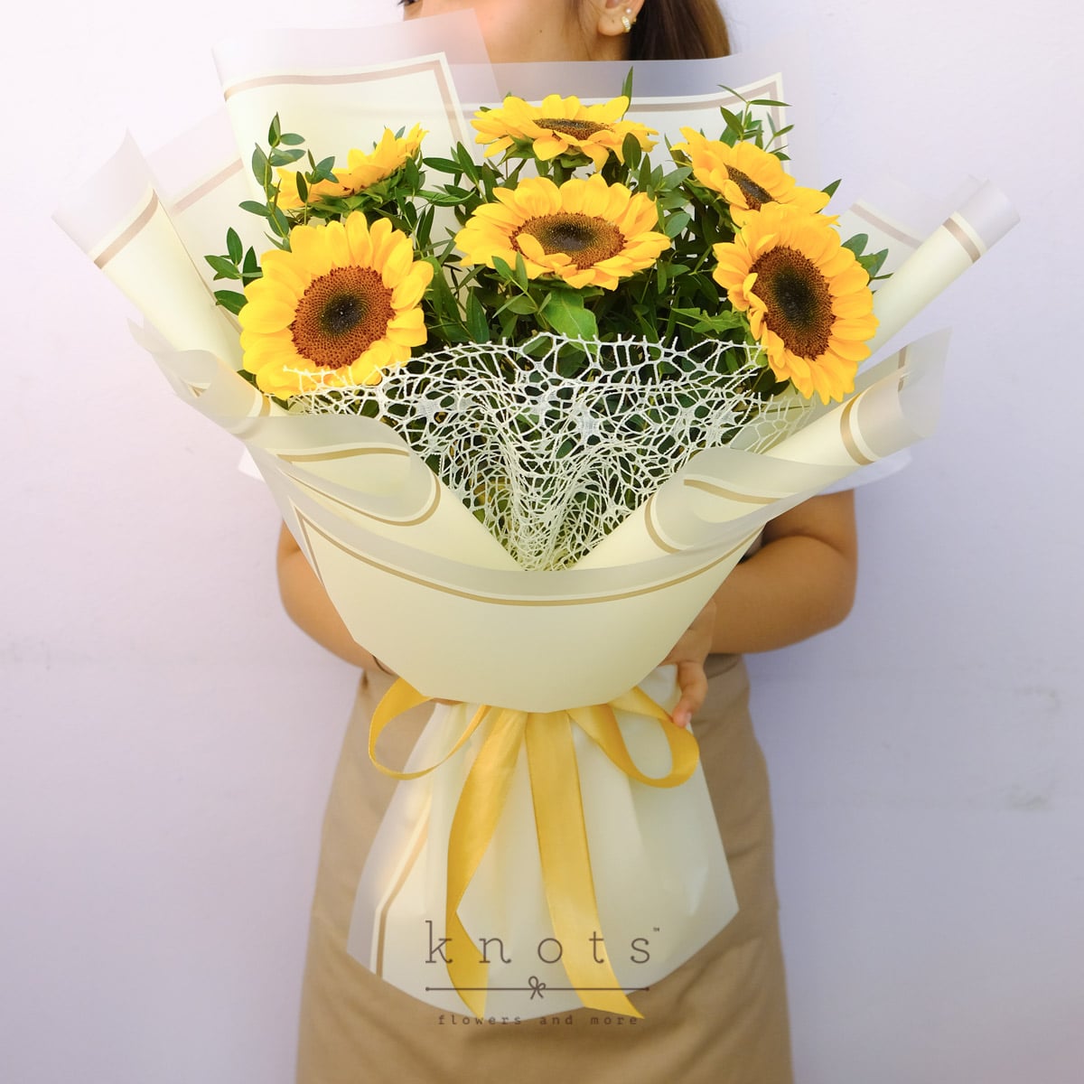 BQ20122_Charming-Smiles-6-Sunflower-Bouquet_B1200