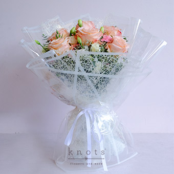 Love Statement (6 Peach Ecuadorian Roses Bouquet)