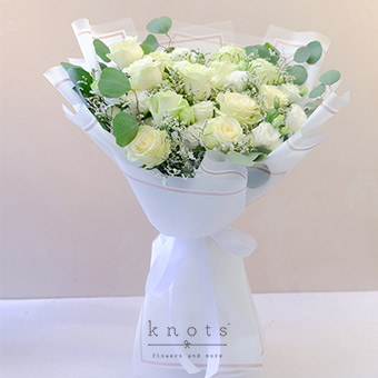 Beautiful in White (12 White Ecuadorian Roses Bouquet)