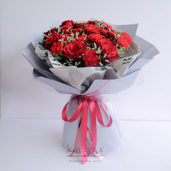 True Love (12 Red Ecuadorian Roses Bouquet)