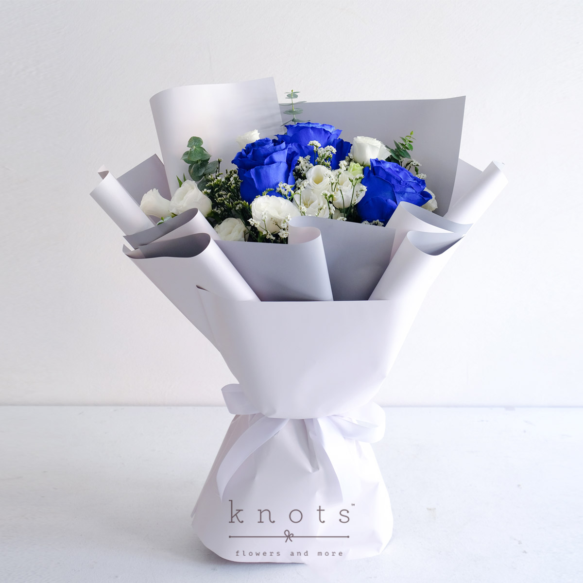 Incredibly Amazing (3 Blue Ecuadorian Roses Bouquet)
